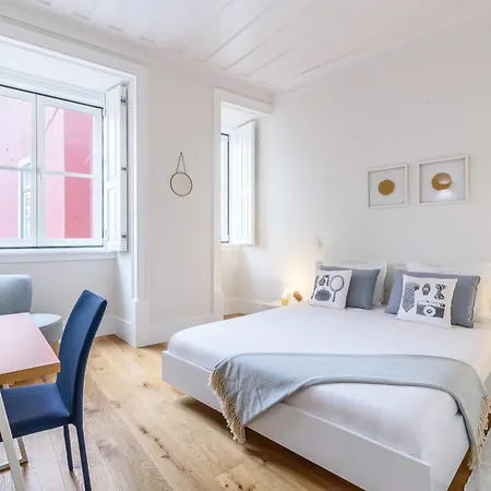 Modern Flat In Downtown Lisbon By Lovelystay-2